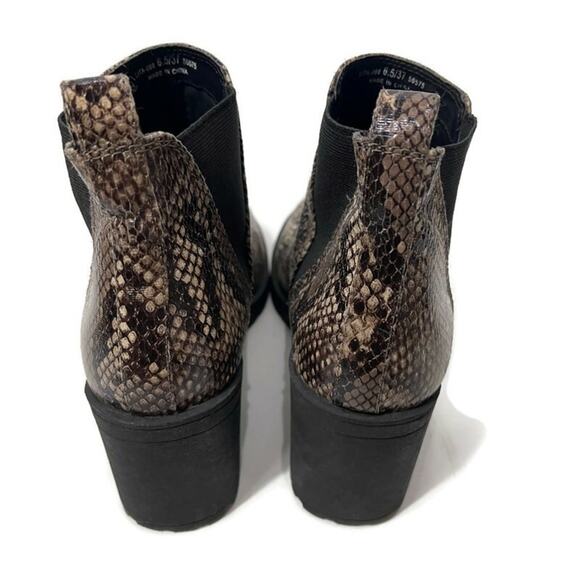 Dirty Laundry Chunky Block Heel Booties Snakeskin Print Size 6.5 - Picture 8 of 11